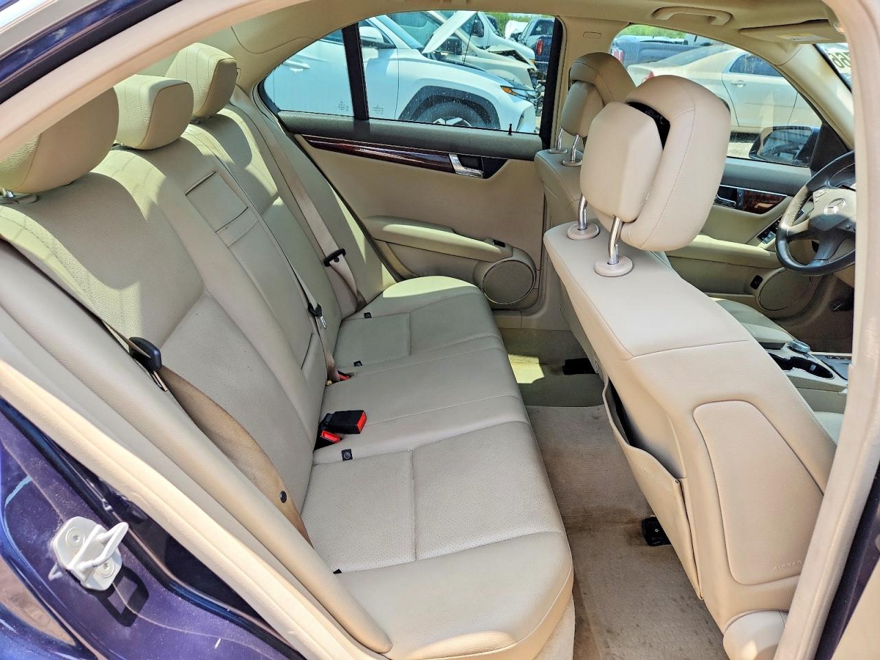 2011 Mercedes-benz C 300 Blue vin: WDDGF5EB5BR173022