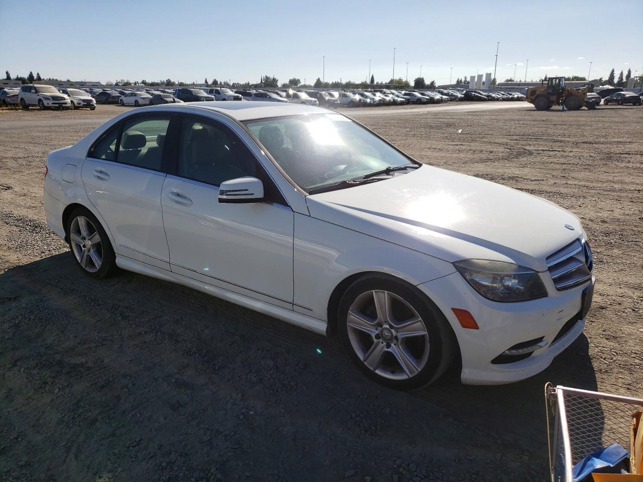 2011 Mercedes-benz C 300 White vin: WDDGF5EB5BR176597