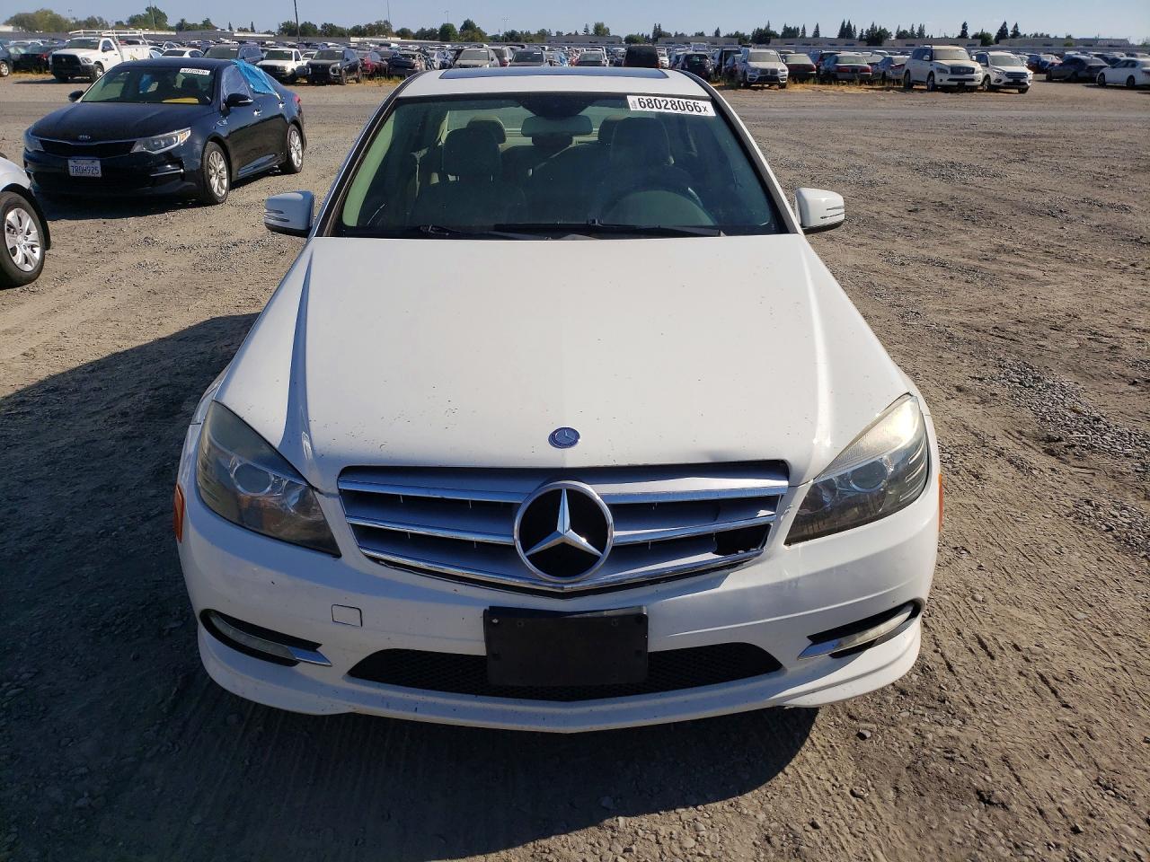 2011 Mercedes-benz C 300 White vin: WDDGF5EB5BR176597