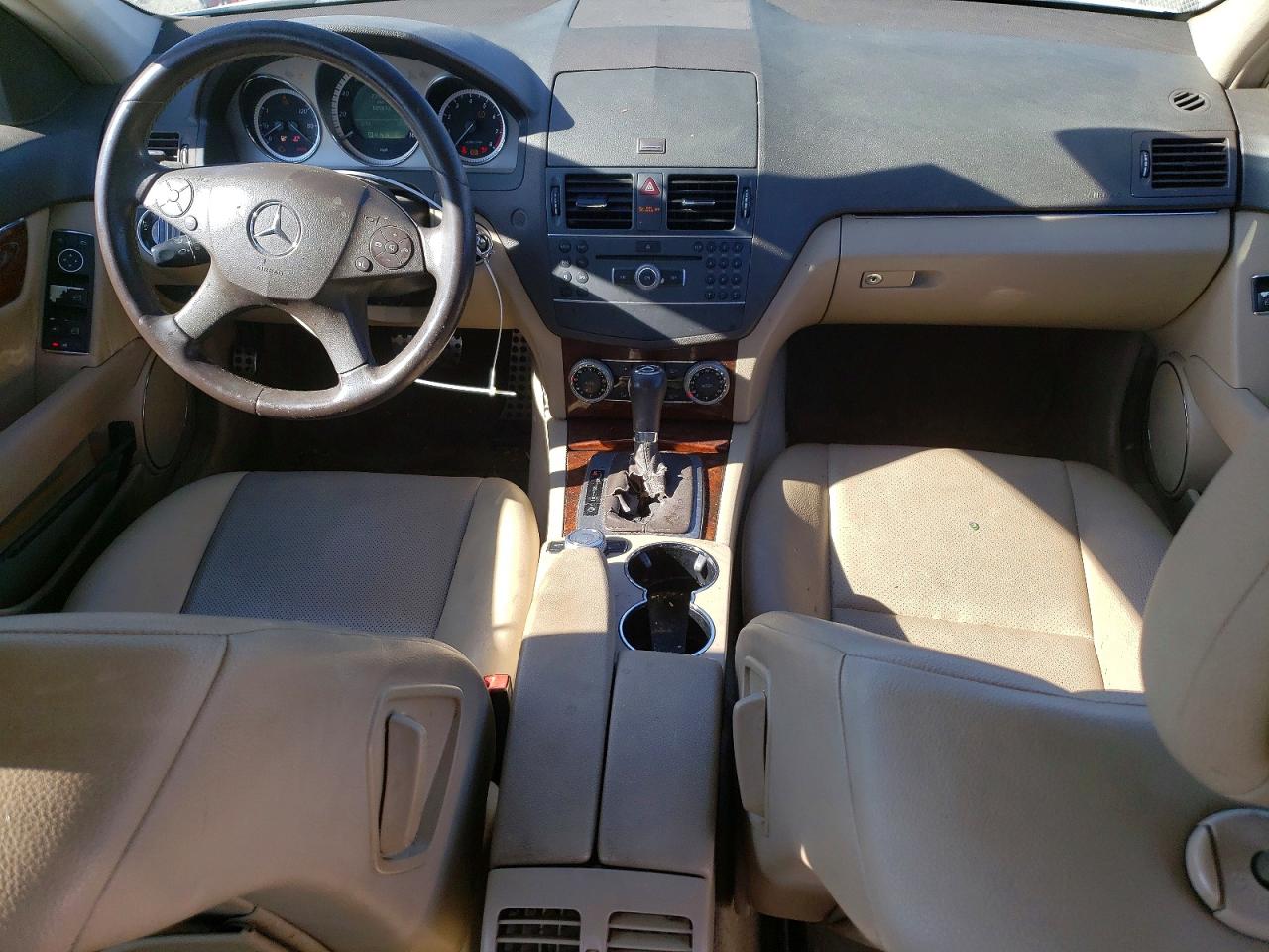 2011 Mercedes-benz C 300 White vin: WDDGF5EB5BR176597