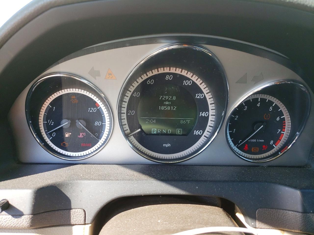 2011 Mercedes-benz C 300 White vin: WDDGF5EB5BR176597