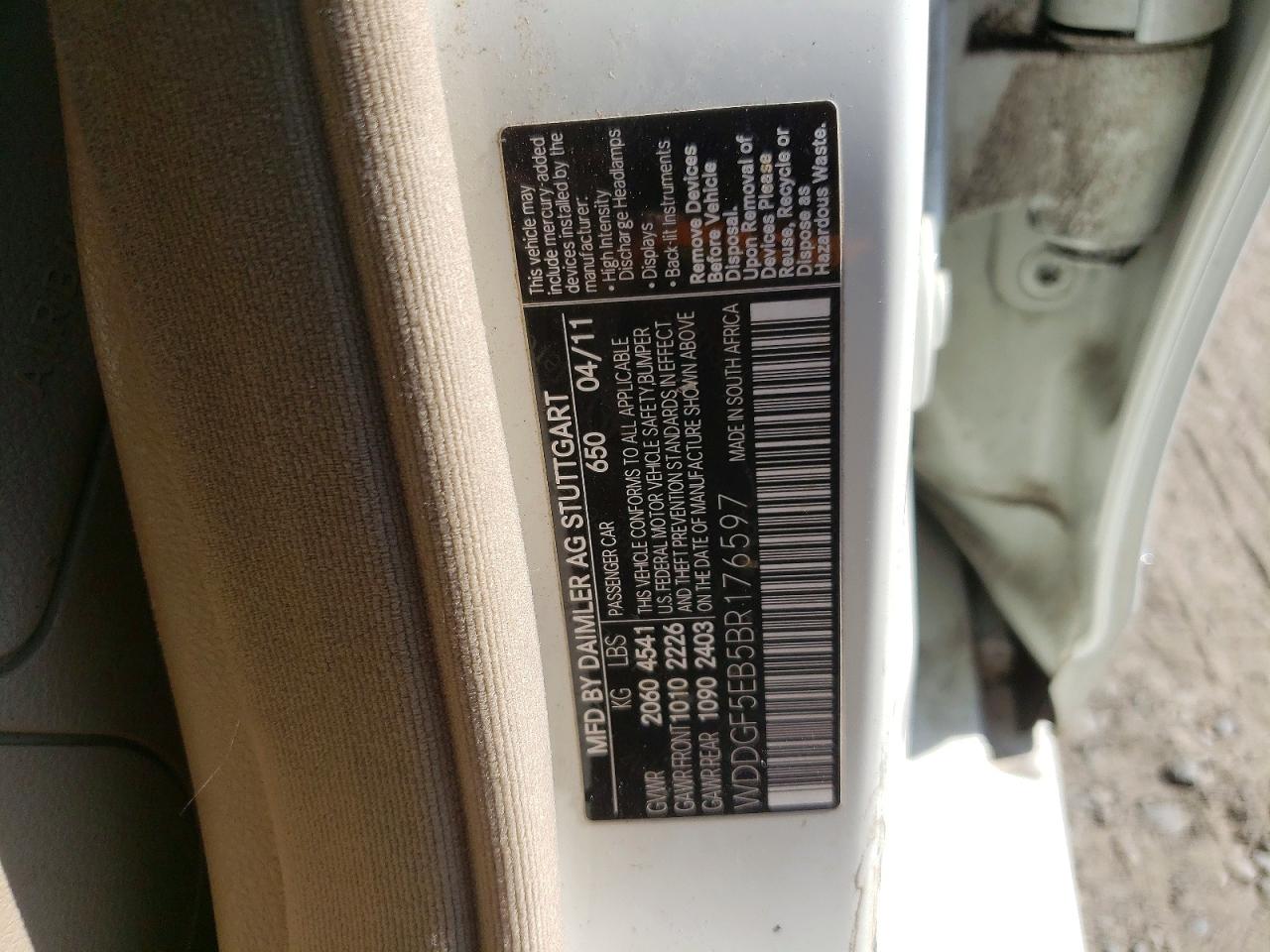 2011 Mercedes-benz C 300 White vin: WDDGF5EB5BR176597