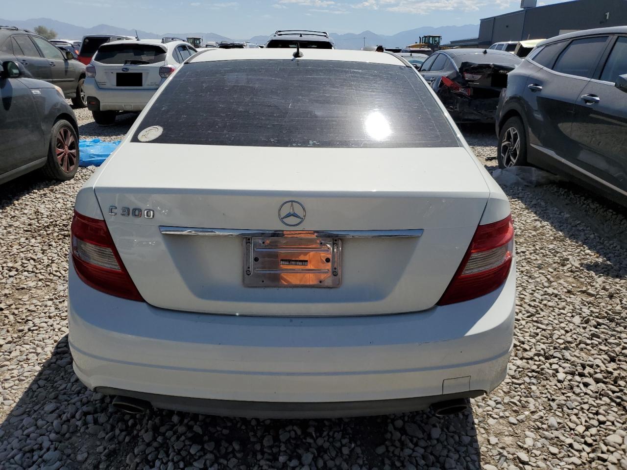 2011 Mercedes-benz C 300 White vin: WDDGF5EB5BR182724