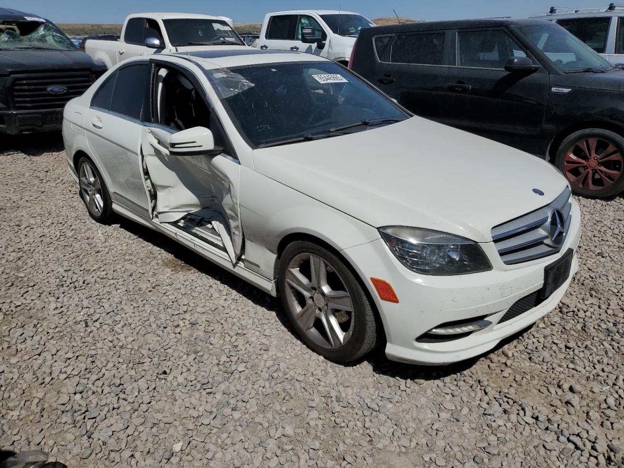 2011 Mercedes-benz C 300 White vin: WDDGF5EB5BR182724