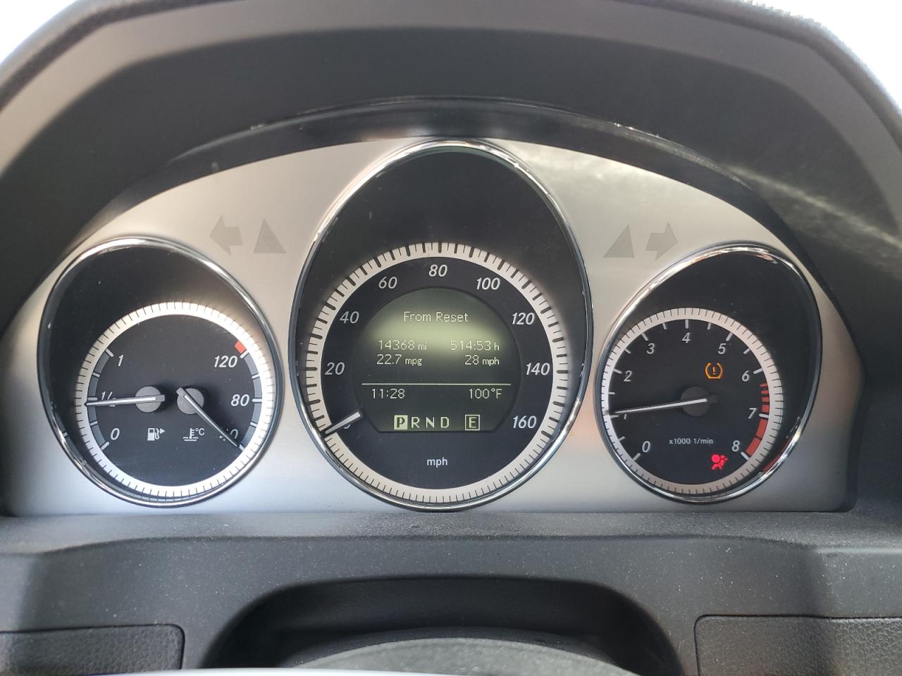2011 Mercedes-benz C 300 White vin: WDDGF5EB5BR182724