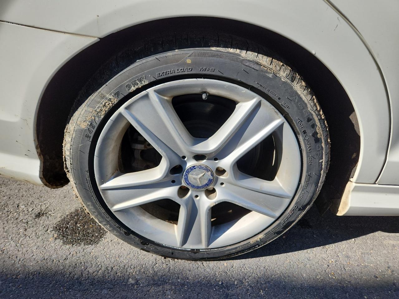 2011 Mercedes-benz C 300 White vin: WDDGF5EB5BR187230 Damage: Right Rear Wheel, Curb Rash, 1 To 2 Inches