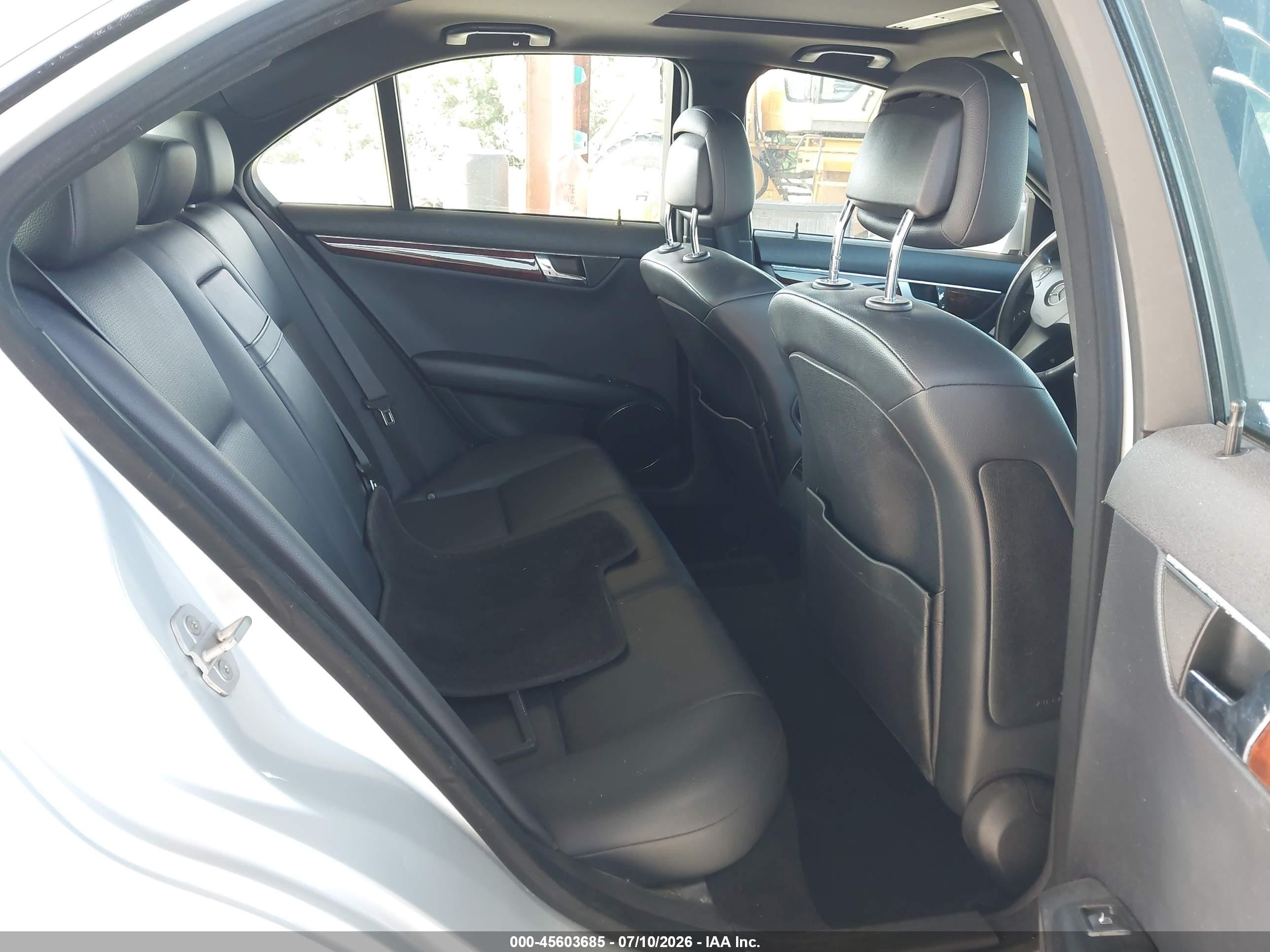 2010 Mercedes-benz C 300 Sport Silver vin: WDDGF5EB6AF381040