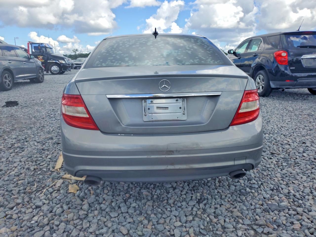 2010 Mercedes-benz C 300 Gray vin: WDDGF5EB6AR104547