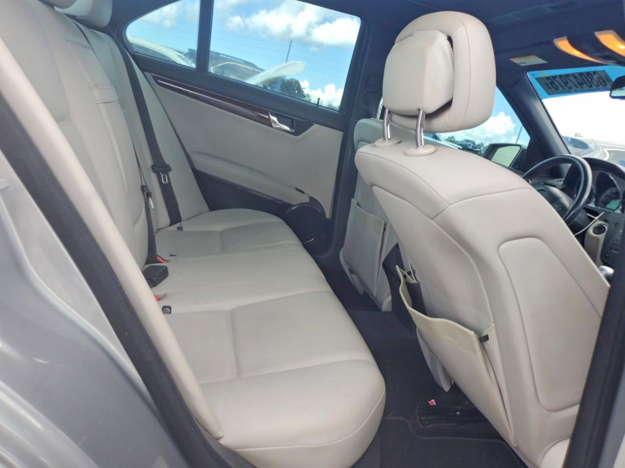 2010 Mercedes-benz C 300 Gray vin: WDDGF5EB6AR104547