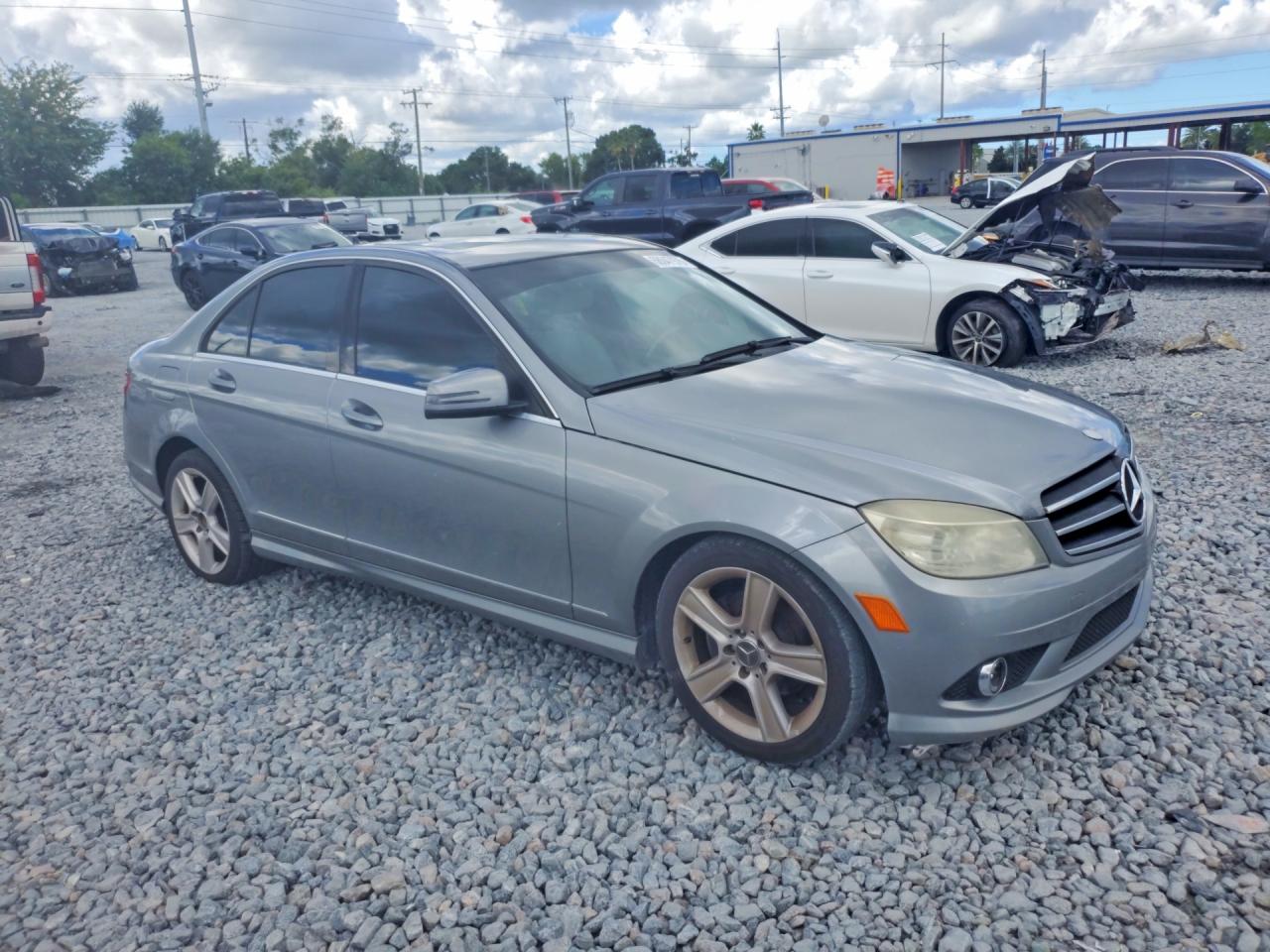 2010 Mercedes-benz C 300 Gray vin: WDDGF5EB6AR104547