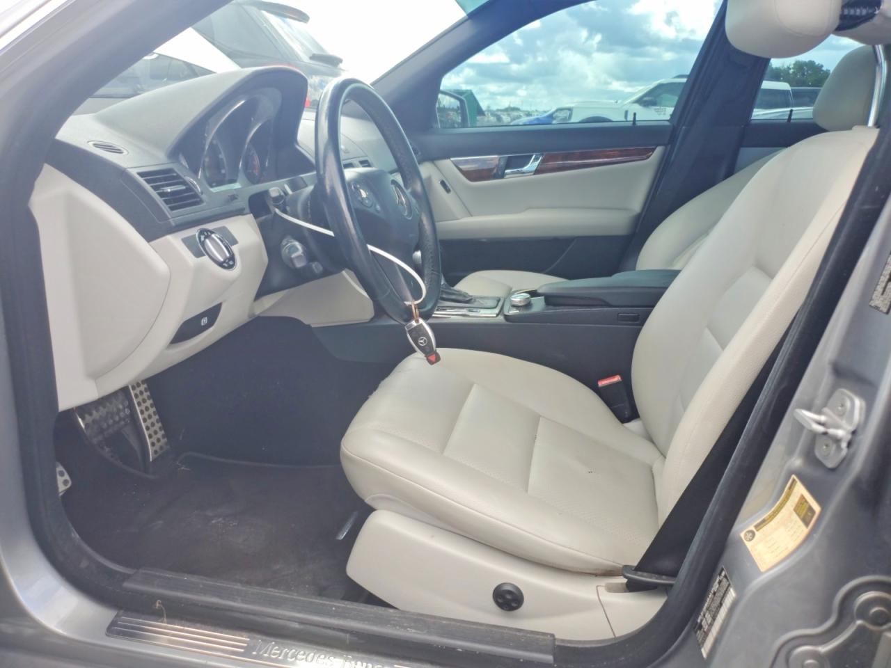 2010 Mercedes-benz C 300 Gray vin: WDDGF5EB6AR104547