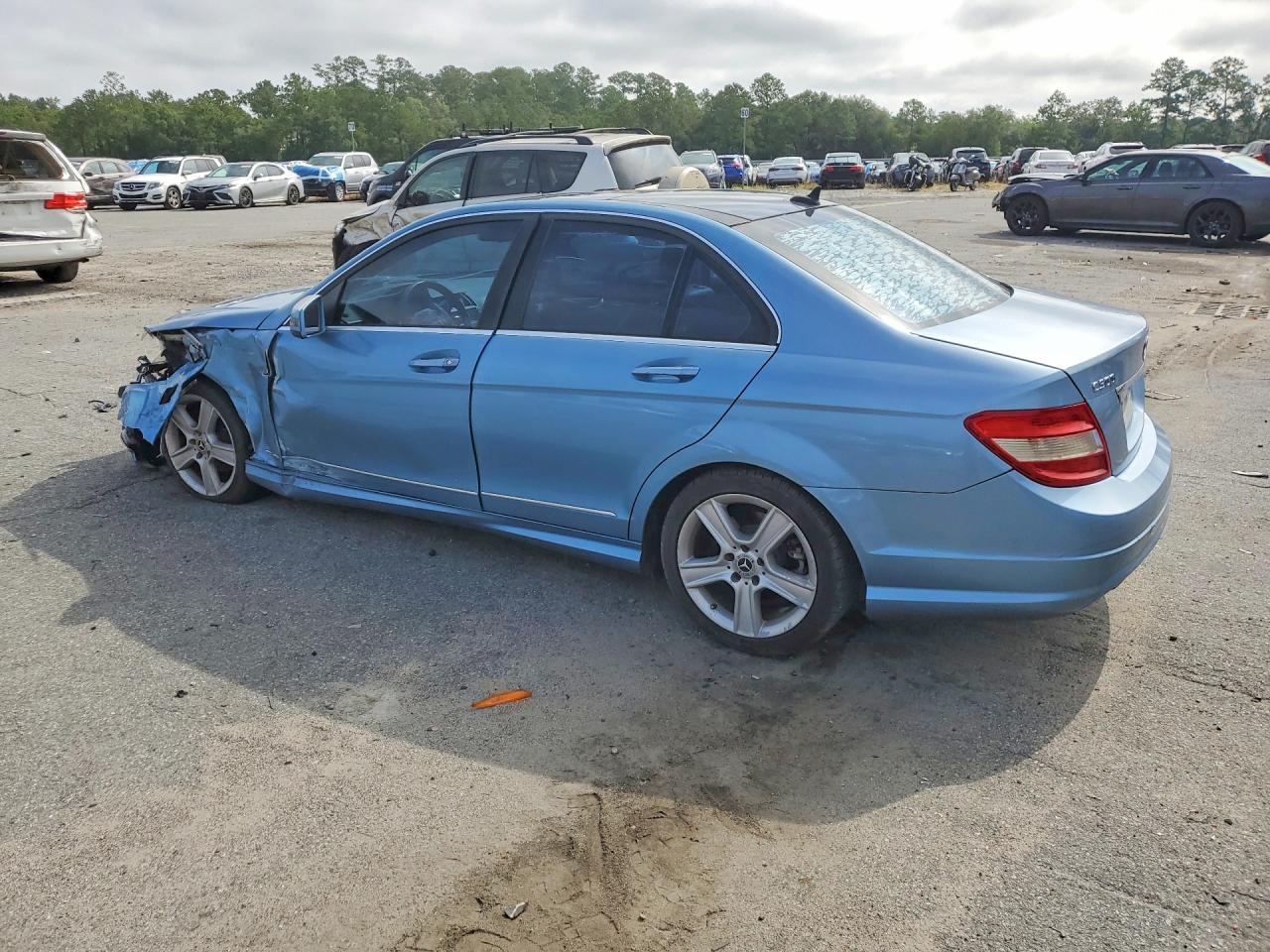 2010 Mercedes-benz C 300 Blue vin: WDDGF5EB6AR122918