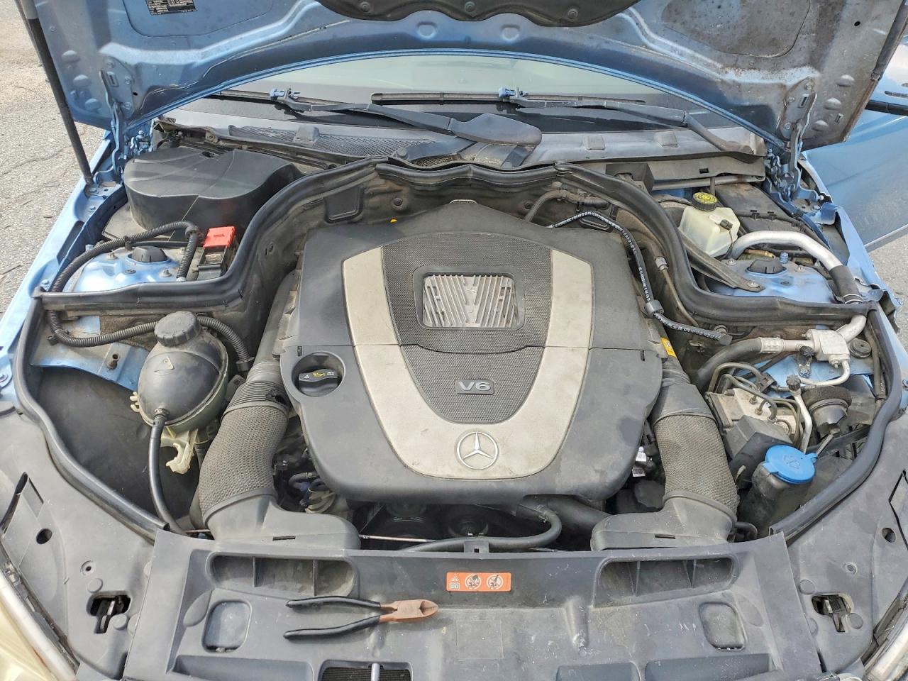 2010 Mercedes-benz C 300 Blue vin: WDDGF5EB6AR122918