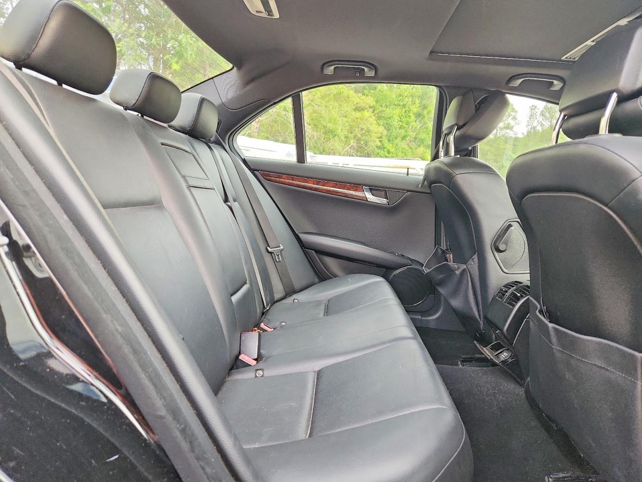 2010 Mercedes-benz C 300 Black vin: WDDGF5EB6AR123390