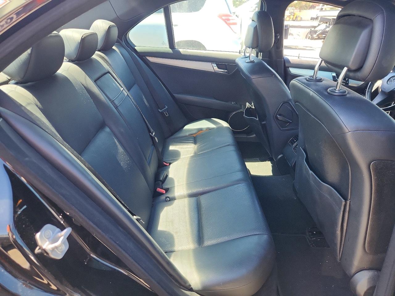 2010 Mercedes-benz C 300 Black vin: WDDGF5EB6AR128251