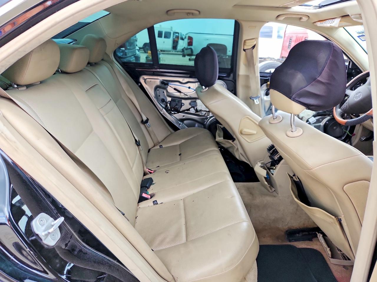 2011 Mercedes-benz C 300 Black vin: WDDGF5EB6BA456110