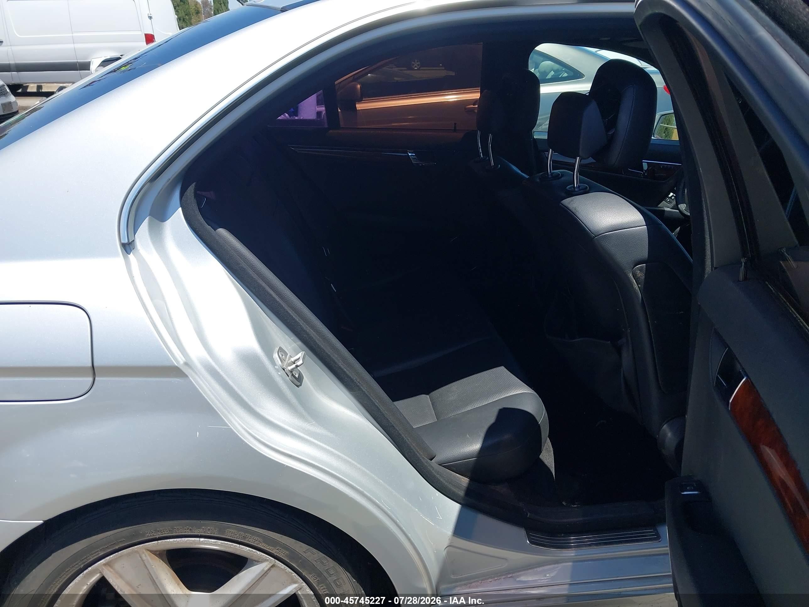 2011 Mercedes-benz C 300 Sport Silver vin: WDDGF5EB6BA465471
