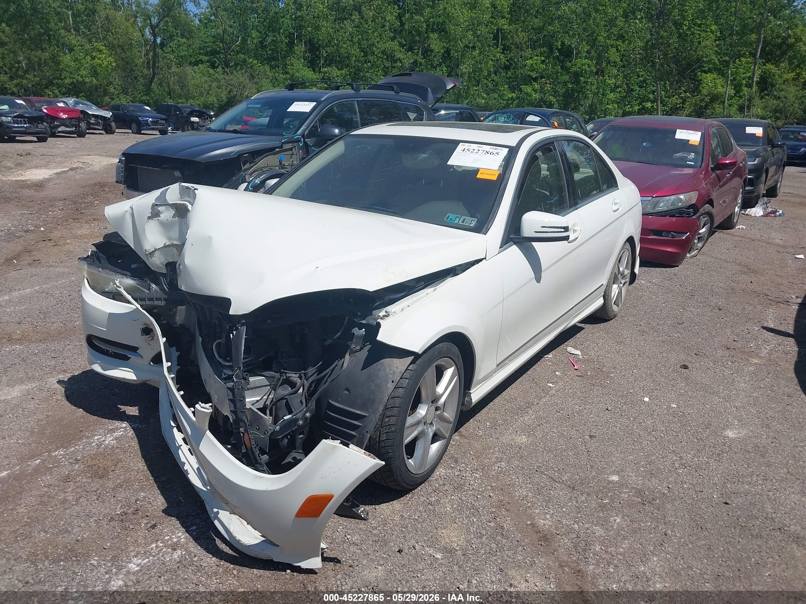 2011 Mercedes-benz C 300 Luxury/sport White vin: WDDGF5EB6BR163311