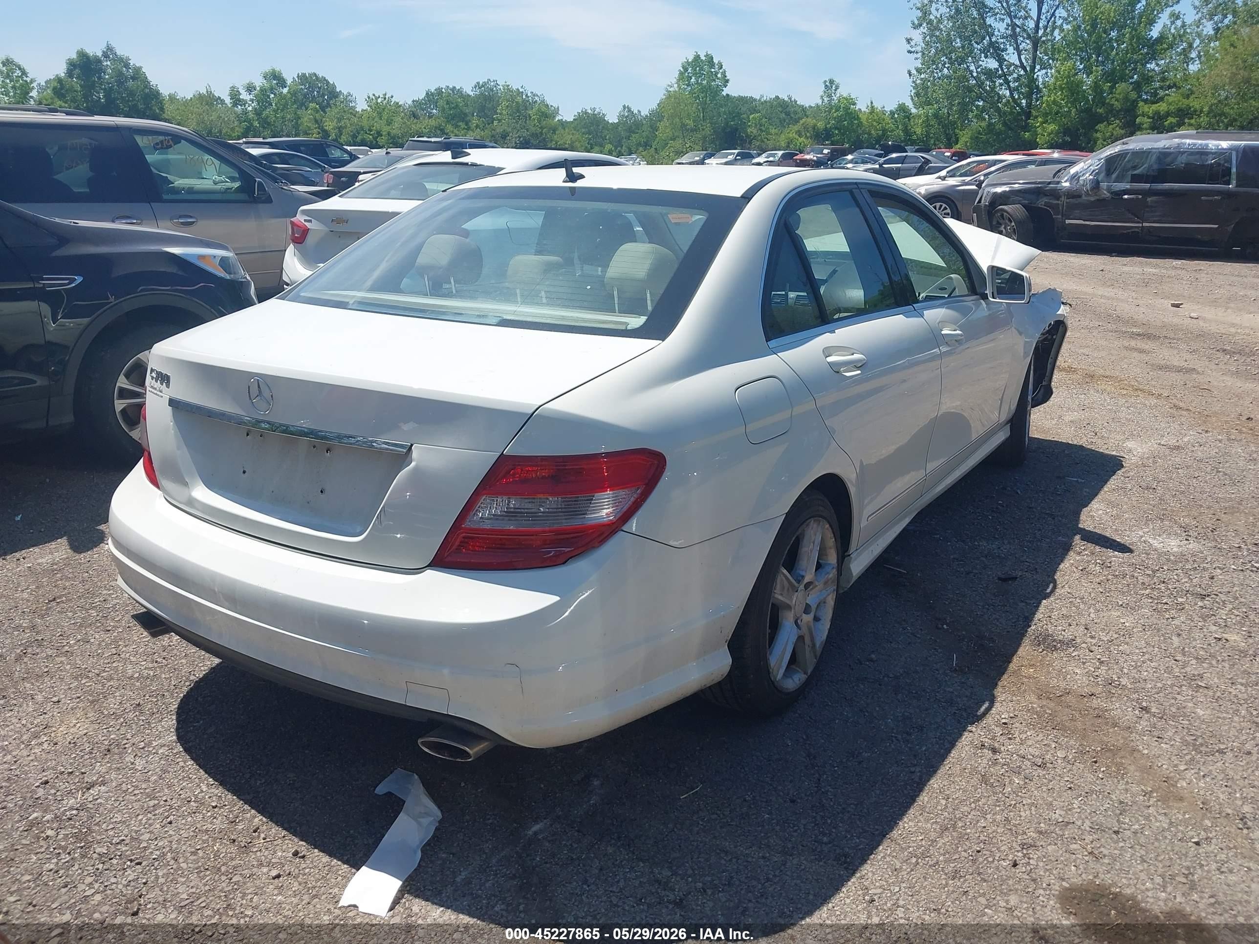 2011 Mercedes-benz C 300 Luxury/sport White vin: WDDGF5EB6BR163311