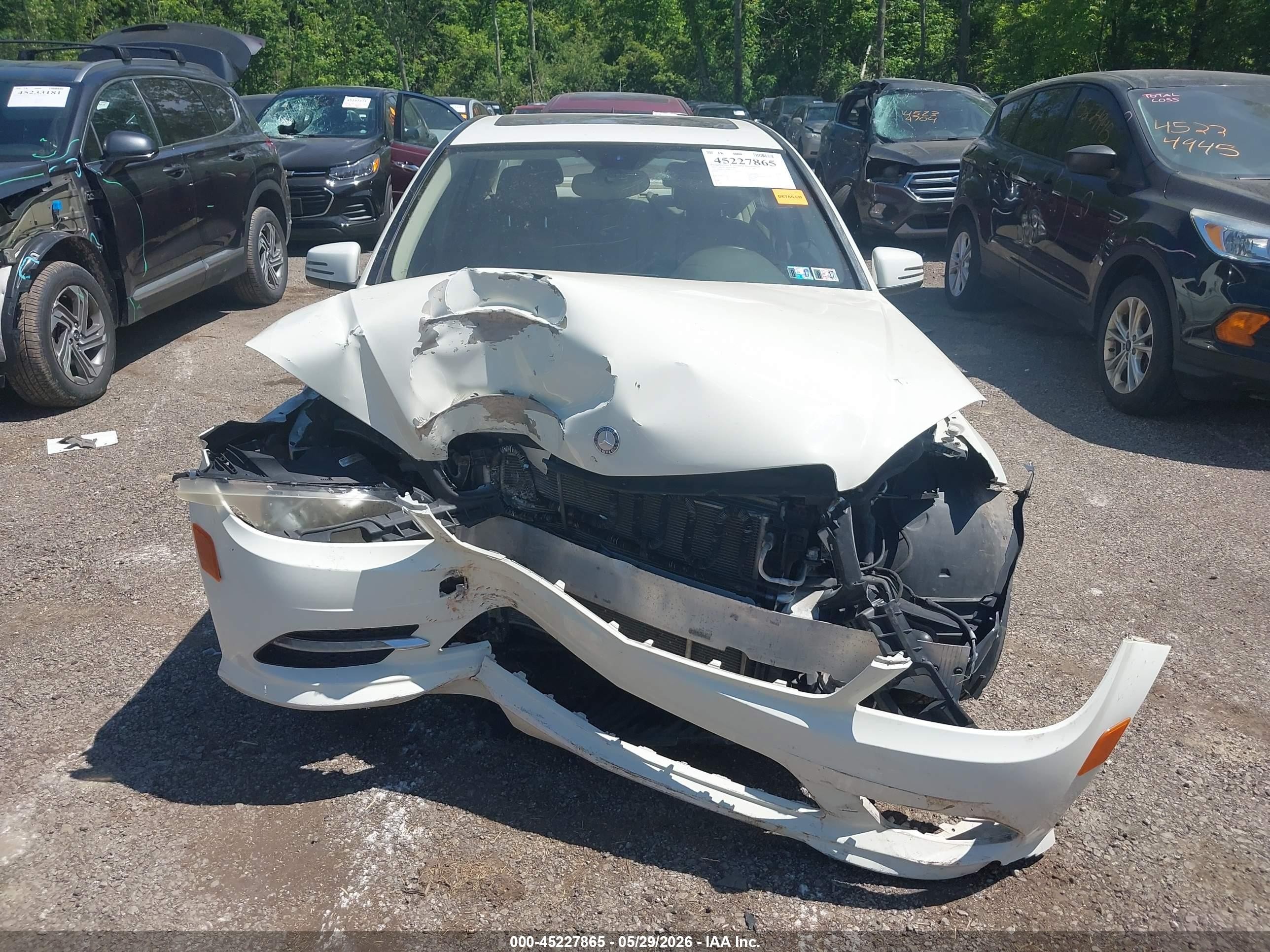 2011 Mercedes-benz C 300 Luxury/sport White vin: WDDGF5EB6BR163311