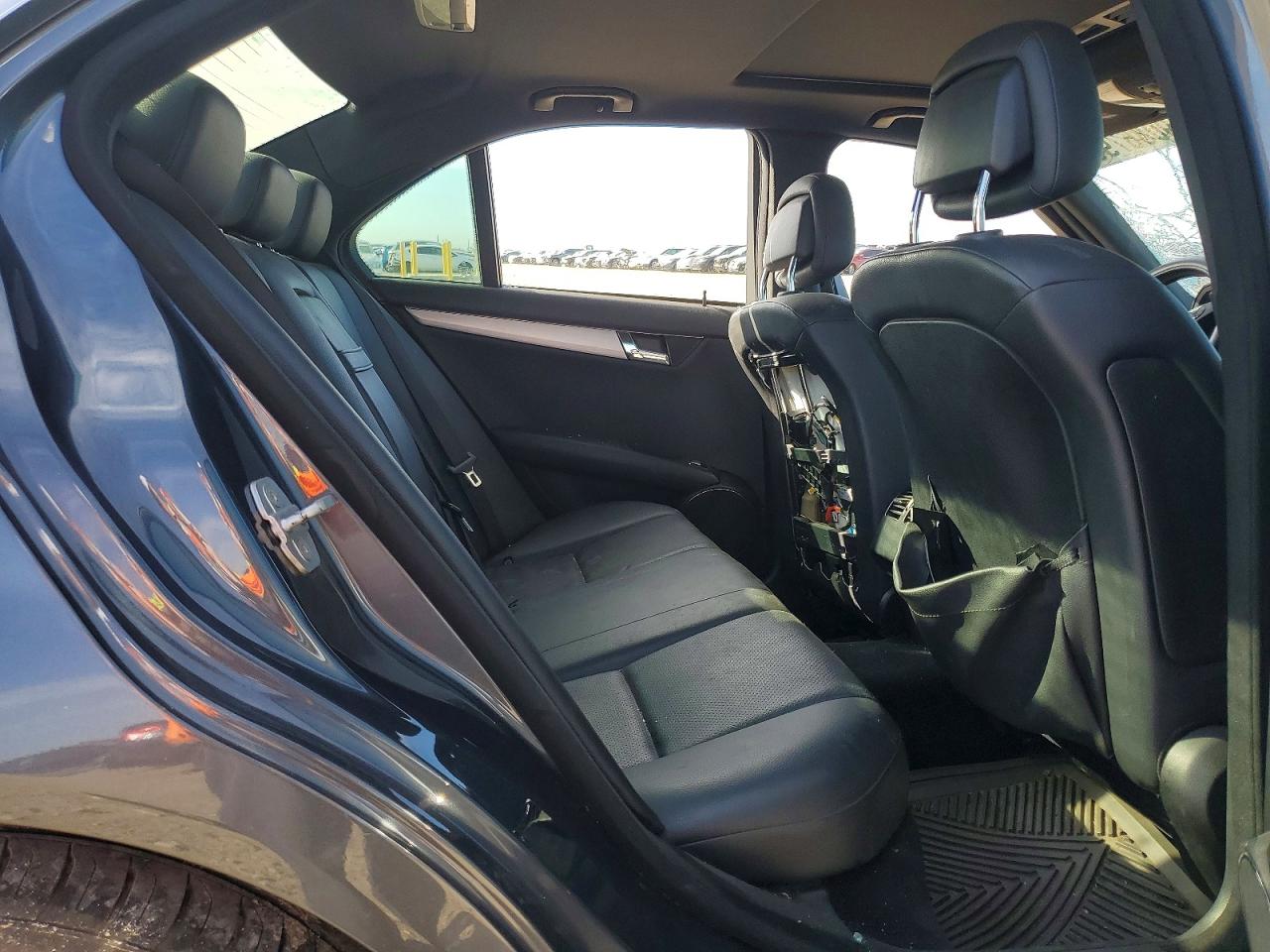 2010 Mercedes-benz C 300 Gray vin: WDDGF5EB7AA403169