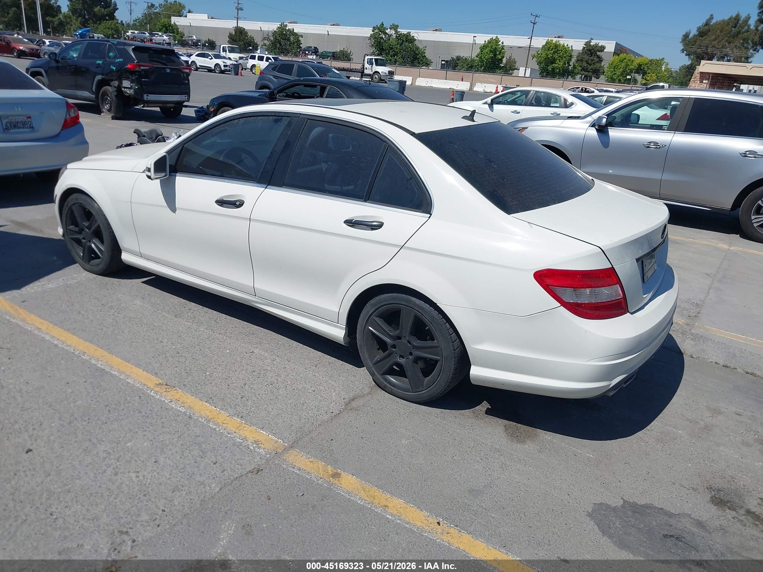 2010 Mercedes-benz C 300 Sport White vin: WDDGF5EB7AF409041