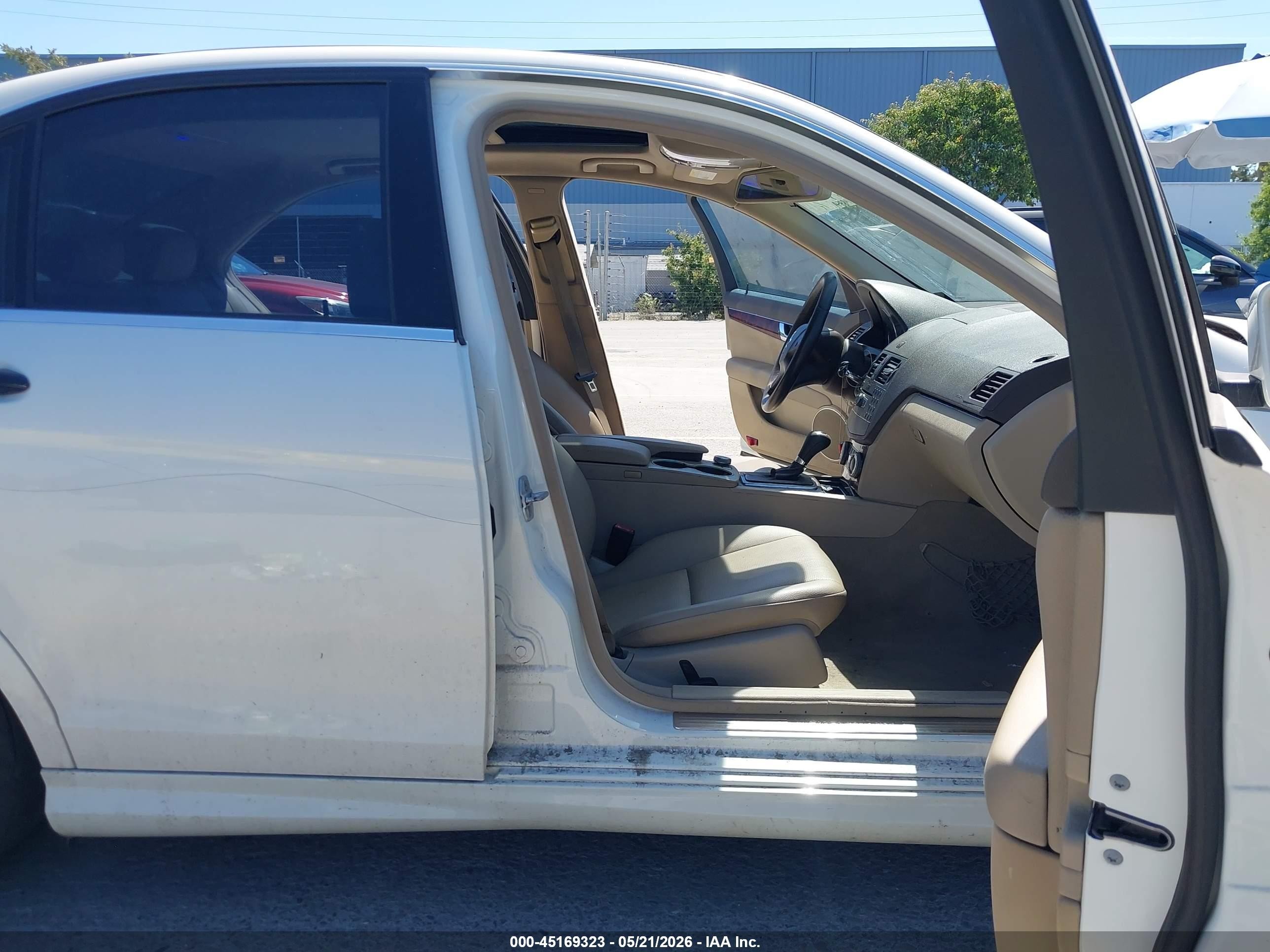 2010 Mercedes-benz C 300 Sport White vin: WDDGF5EB7AF409041