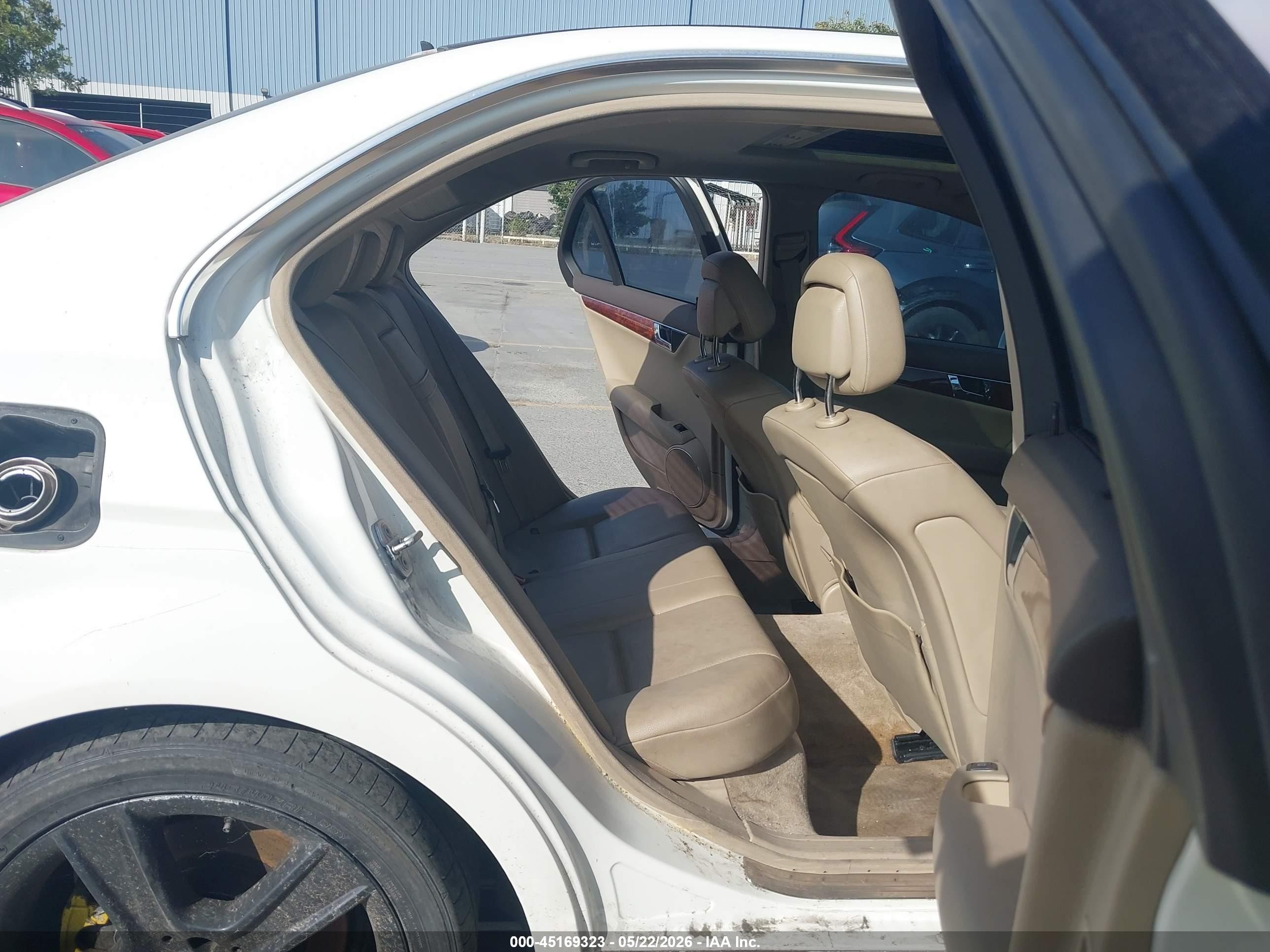 2010 Mercedes-benz C 300 Sport White vin: WDDGF5EB7AF409041