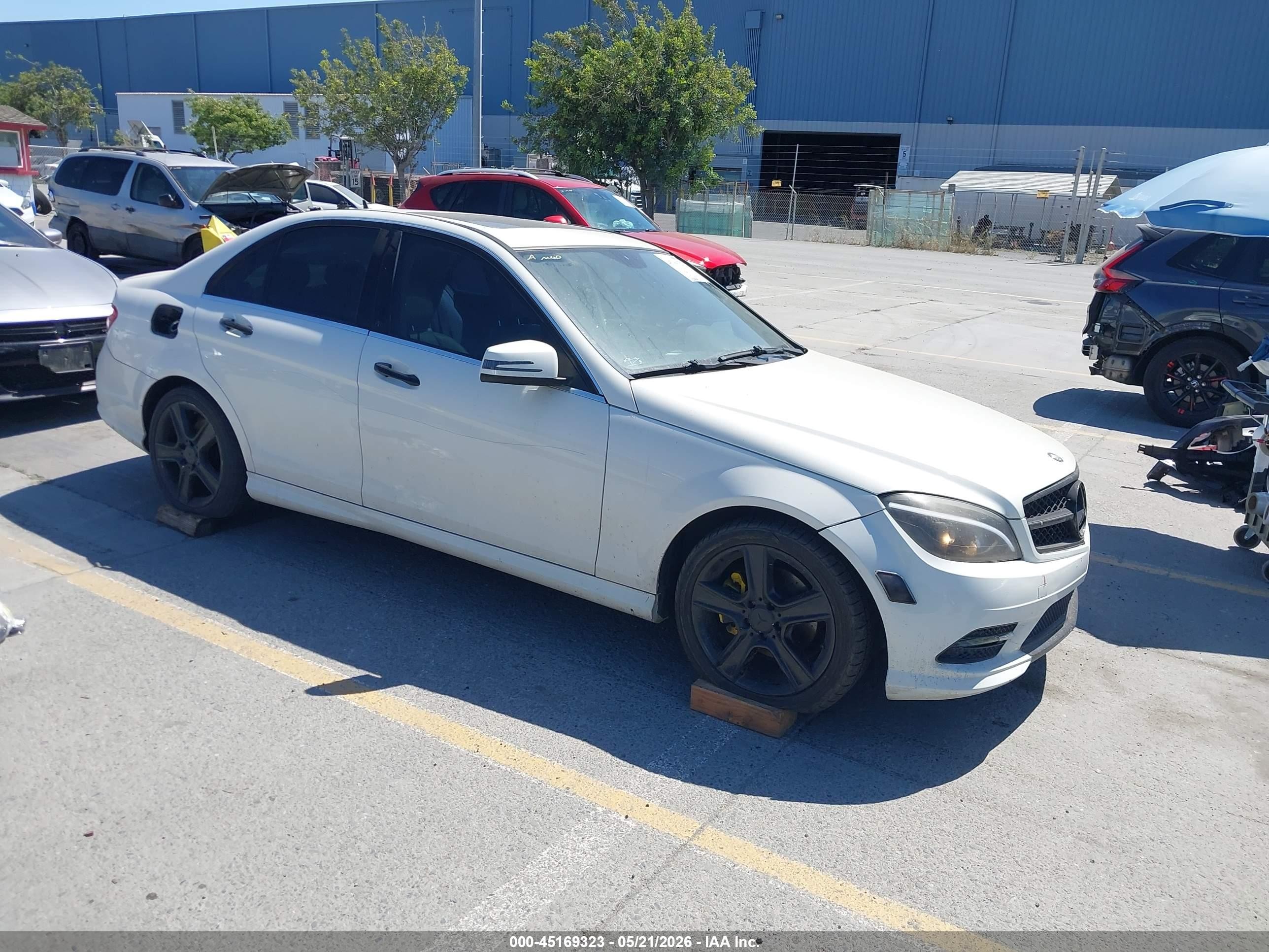 2010 Mercedes-benz C 300 Sport White vin: WDDGF5EB7AF409041