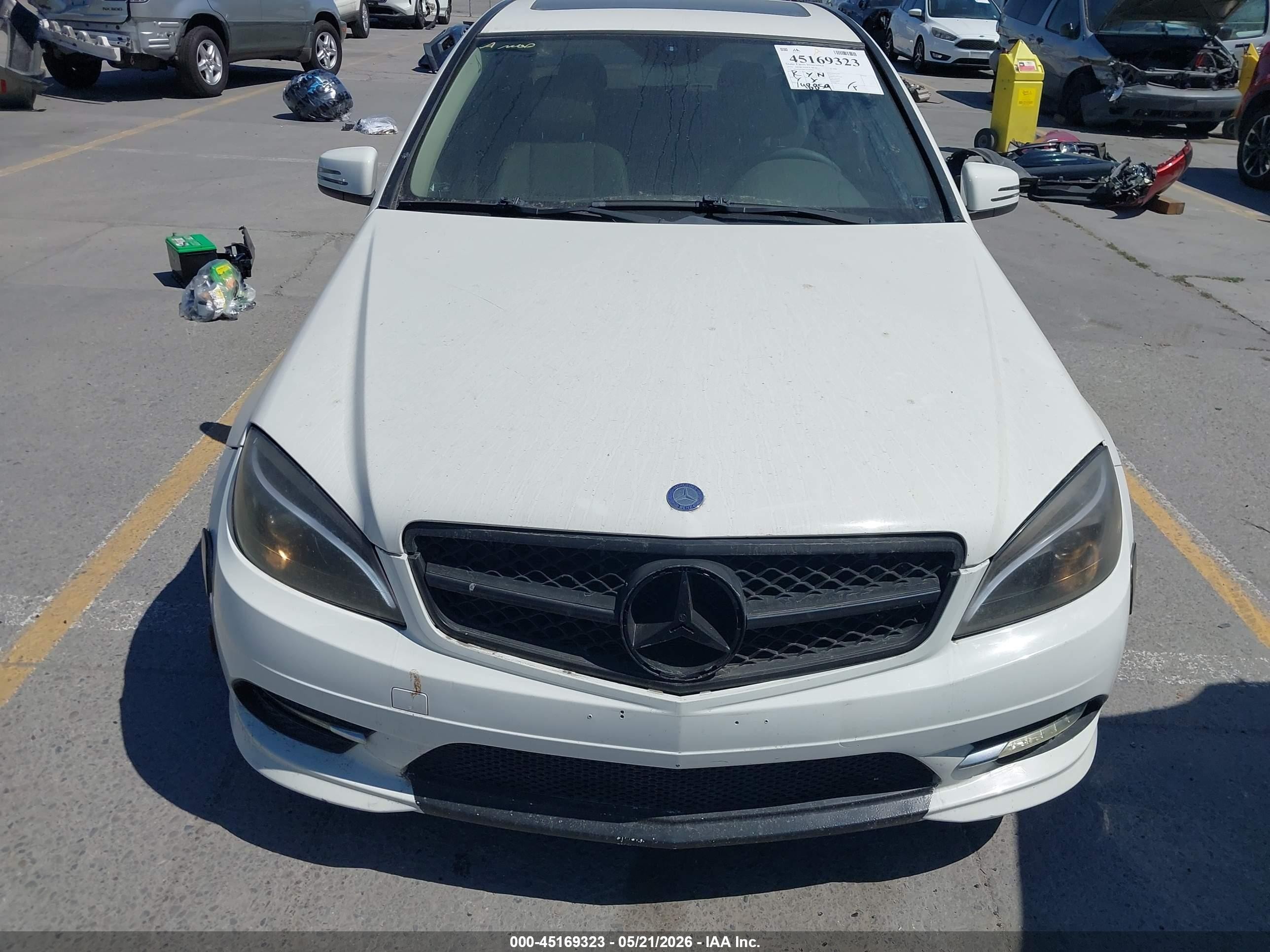2010 Mercedes-benz C 300 Sport White vin: WDDGF5EB7AF409041