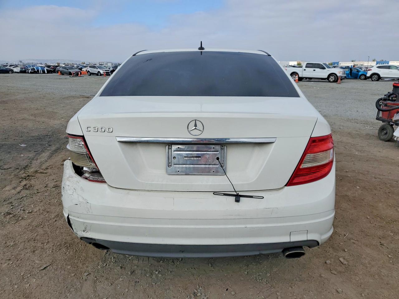 2010 Mercedes-benz C 300 Белый vin: WDDGF5EB7AR107943