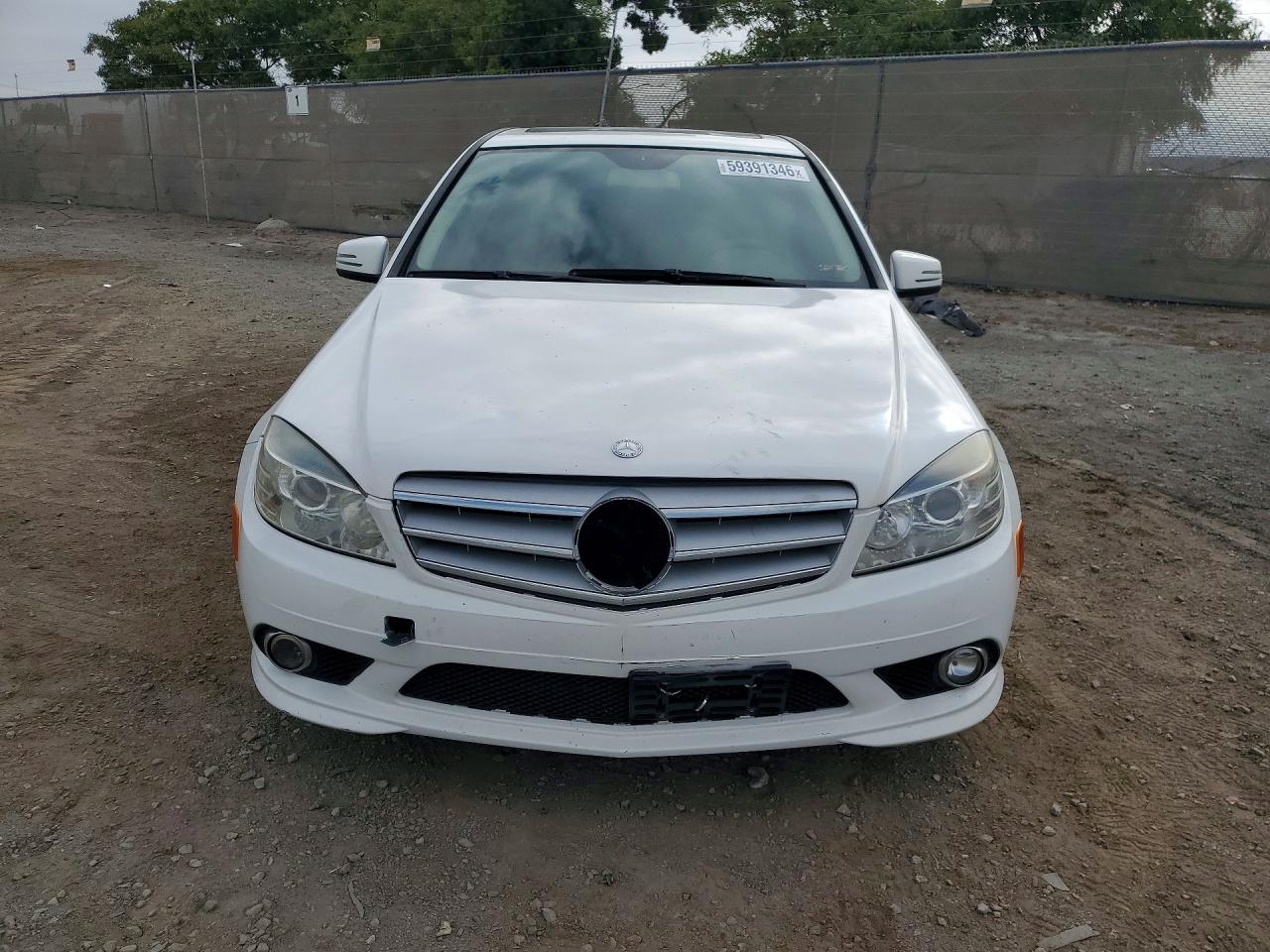 2010 Mercedes-benz C 300 Белый vin: WDDGF5EB7AR107943