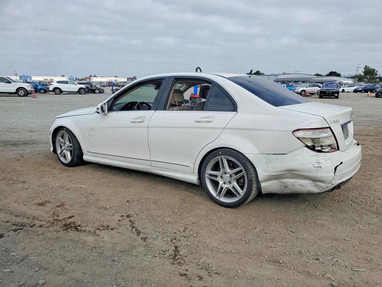 2010 Mercedes-benz C 300 Белый vin: WDDGF5EB7AR107943