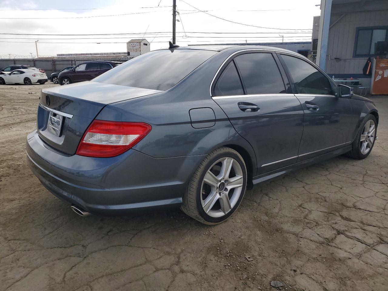 2011 Mercedes-benz C 300 Gray vin: WDDGF5EB7BA461378