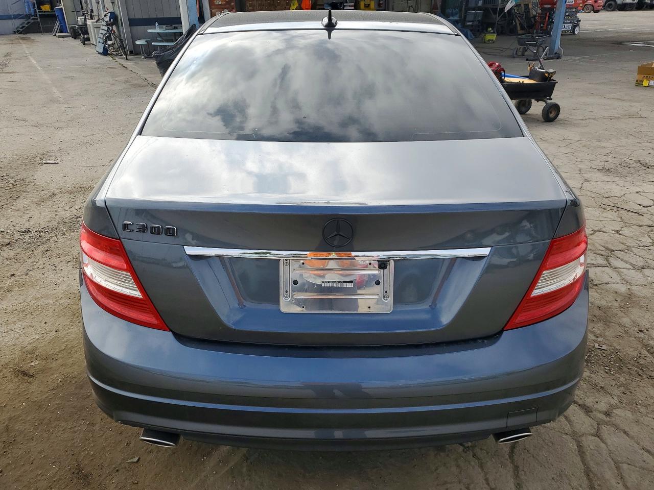 2011 Mercedes-benz C 300 Gray vin: WDDGF5EB7BA461378