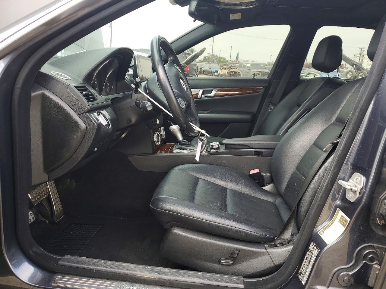 2011 Mercedes-benz C 300 Gray vin: WDDGF5EB7BA461378