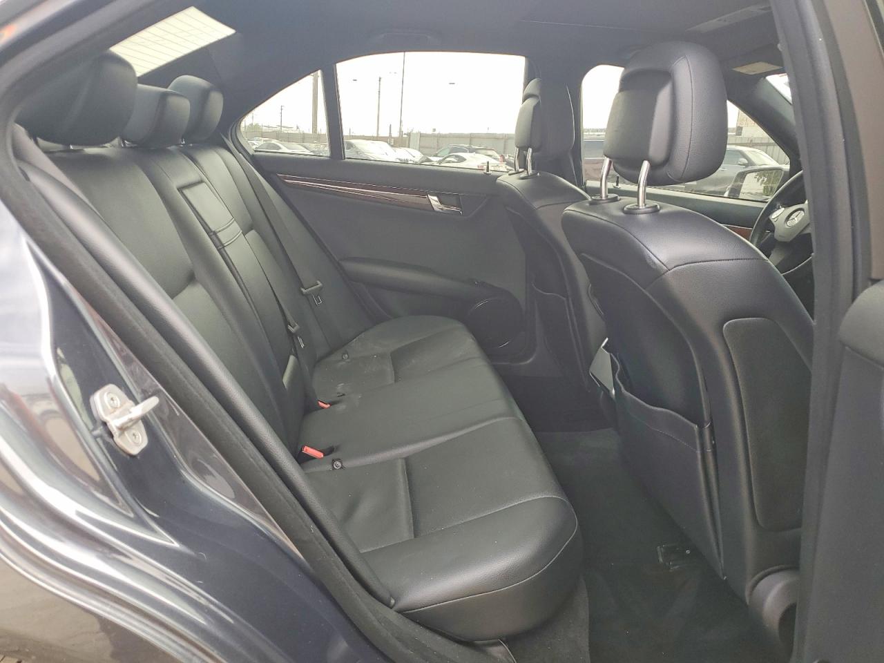 2011 Mercedes-benz C 300 Gray vin: WDDGF5EB7BA461378