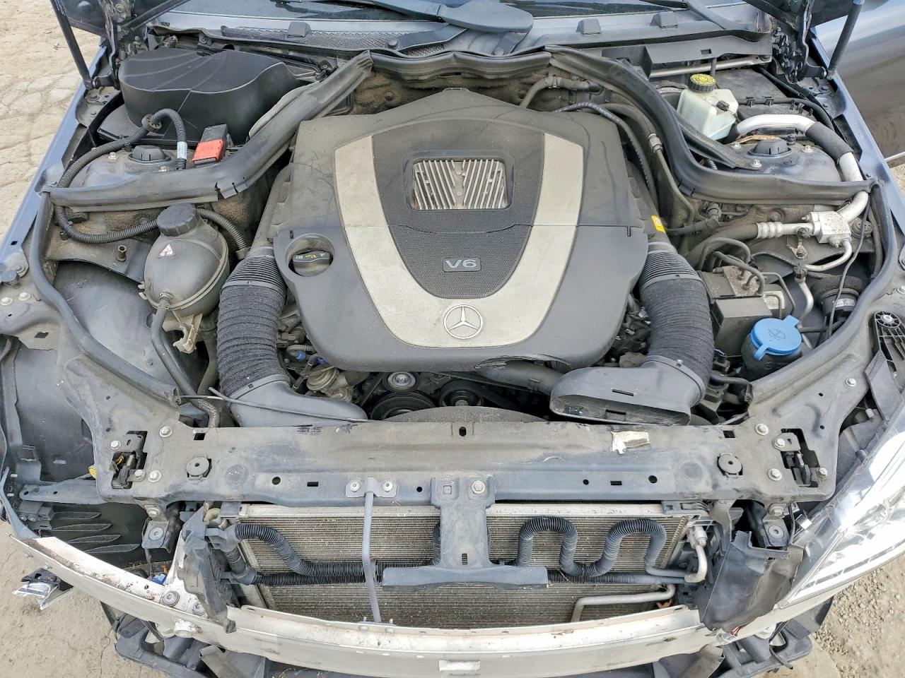 2011 Mercedes-benz C 300 Gray vin: WDDGF5EB7BA461378