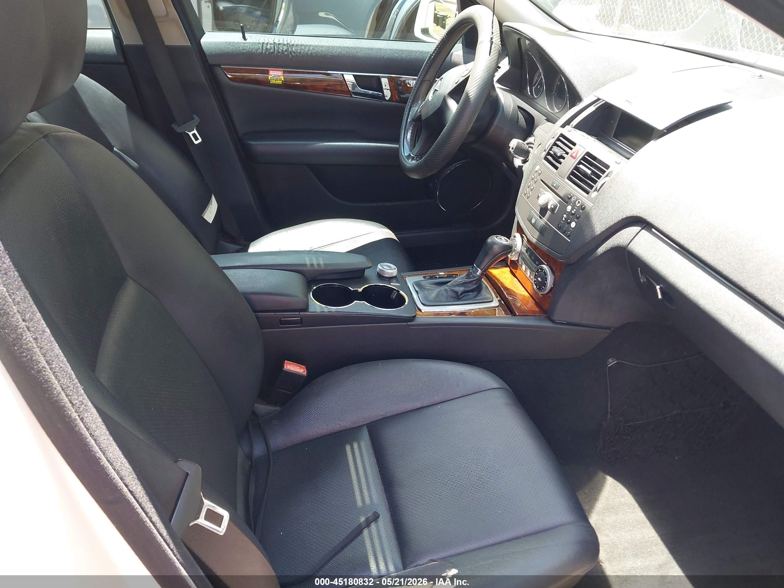2011 Mercedes-benz C 300 White vin: WDDGF5EB7BA473577