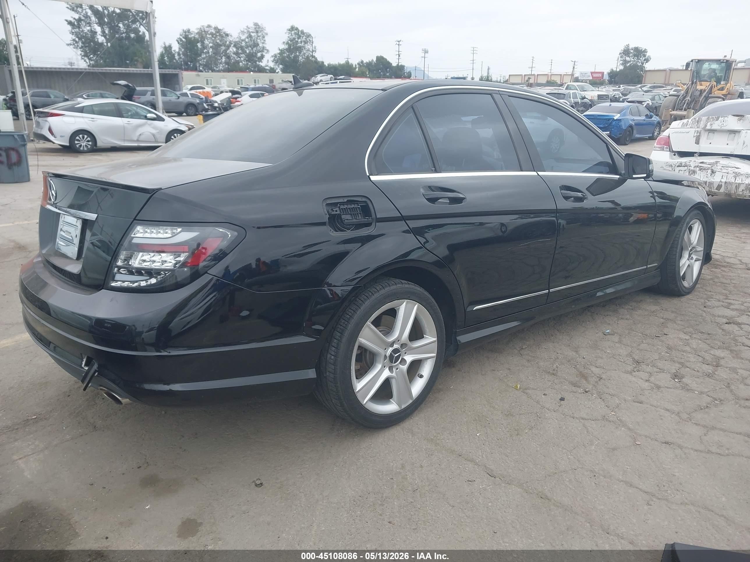 2011 Mercedes-benz C 300 Luxury/sport Черный vin: WDDGF5EB7BA515455