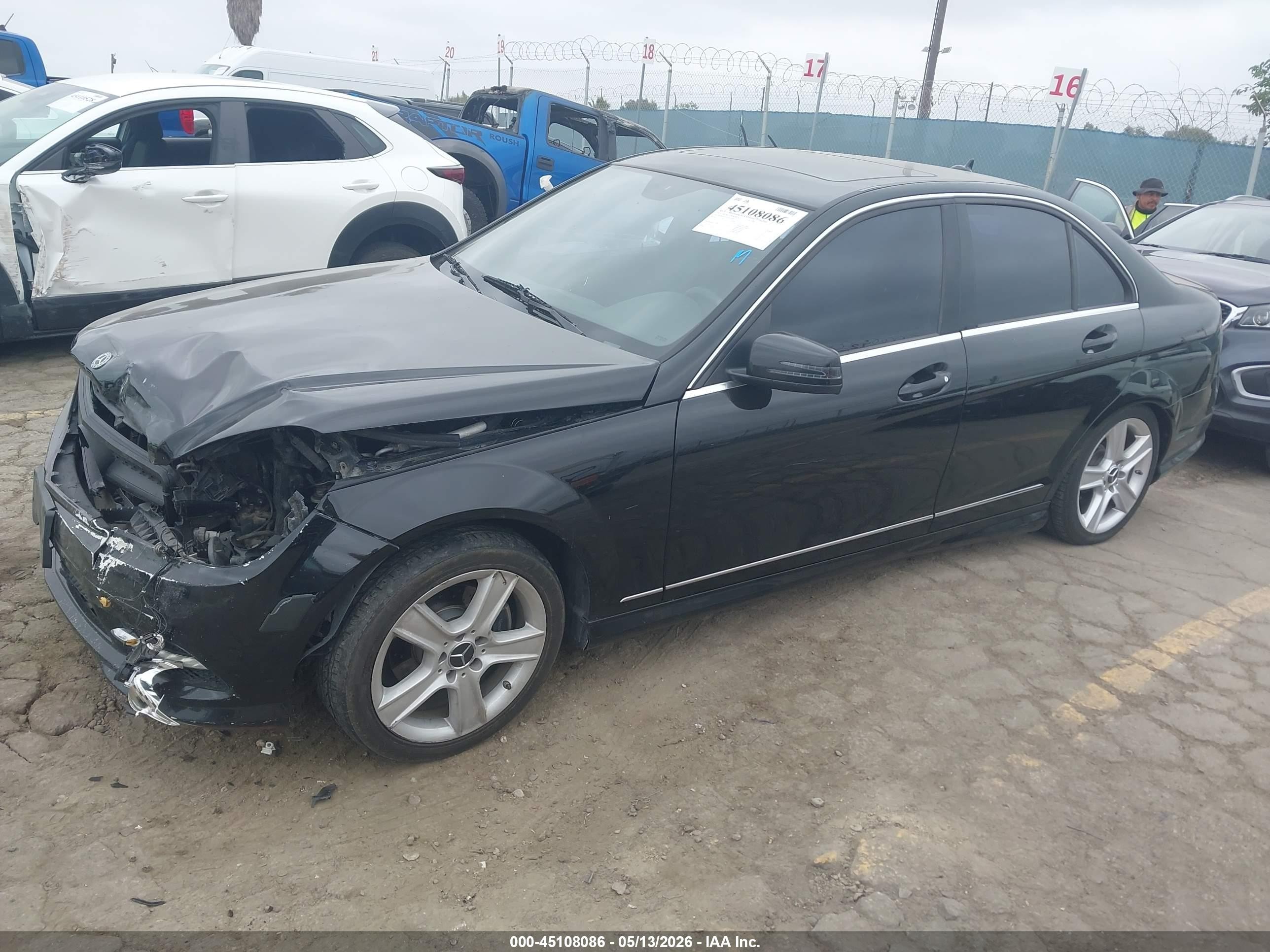 2011 Mercedes-benz C 300 Luxury/sport Черный vin: WDDGF5EB7BA515455