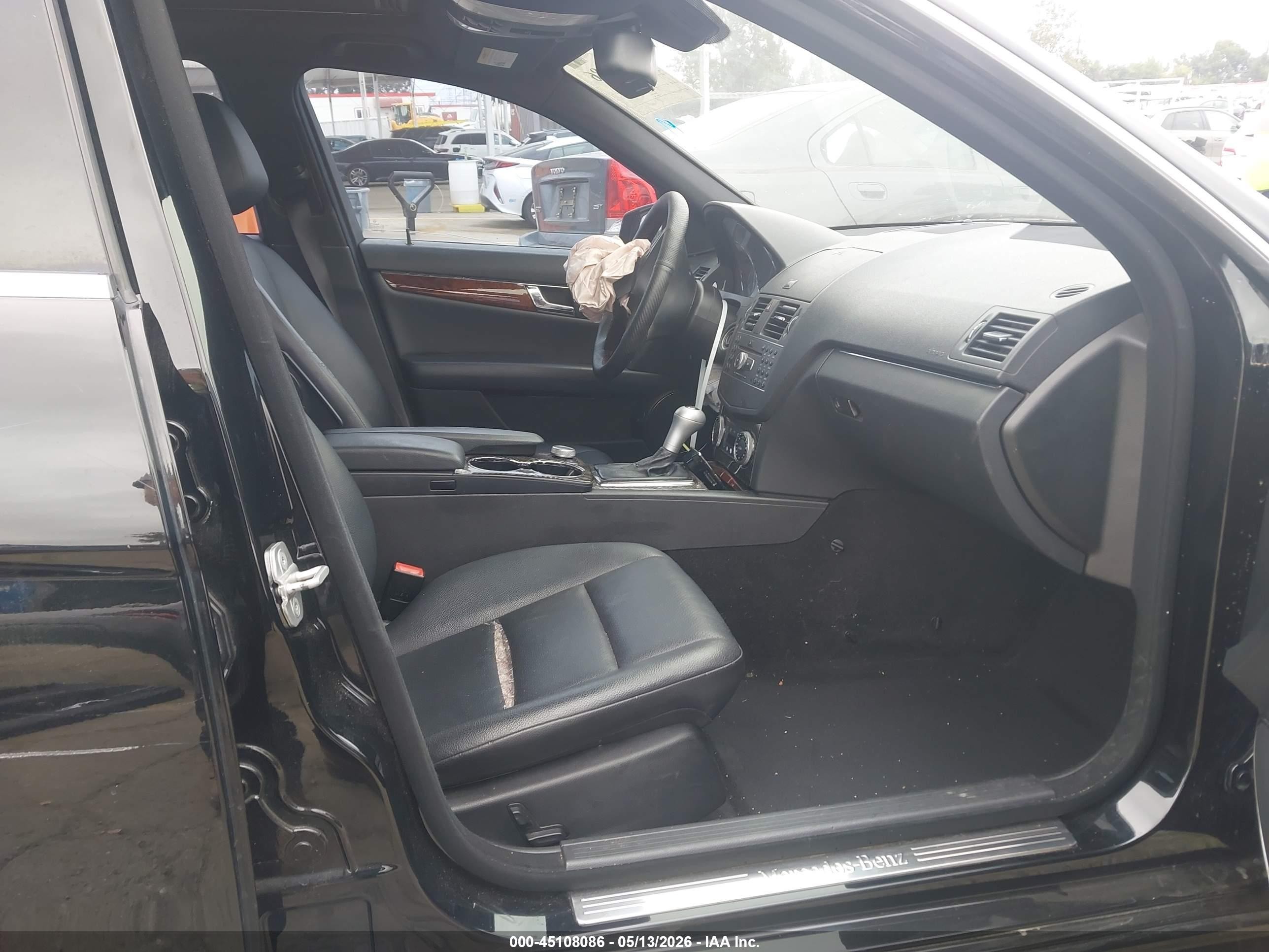 2011 Mercedes-benz C 300 Luxury/sport Черный vin: WDDGF5EB7BA515455