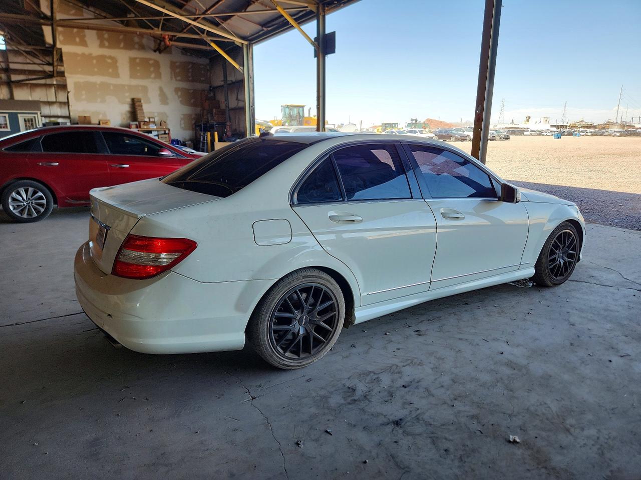 2011 Mercedes-benz C 300 White vin: WDDGF5EB7BA518128