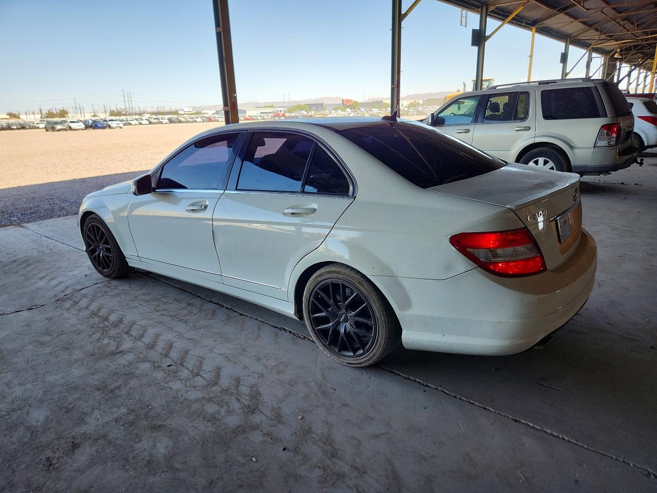 2011 Mercedes-benz C 300 White vin: WDDGF5EB7BA518128