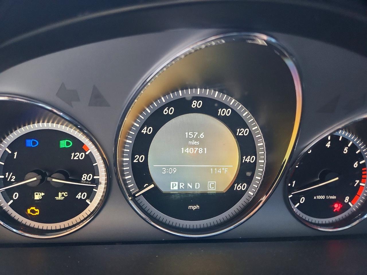 2011 Mercedes-benz C 300 White vin: WDDGF5EB7BA518128
