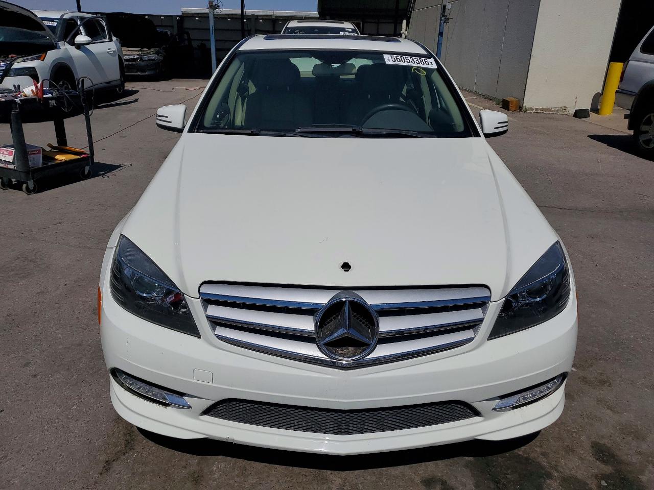 2011 Mercedes-benz C 300 Белый vin: WDDGF5EB7BA526617