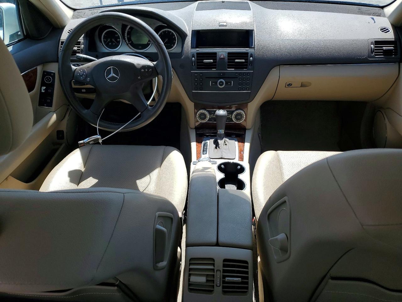 2011 Mercedes-benz C 300 Белый vin: WDDGF5EB7BA526617