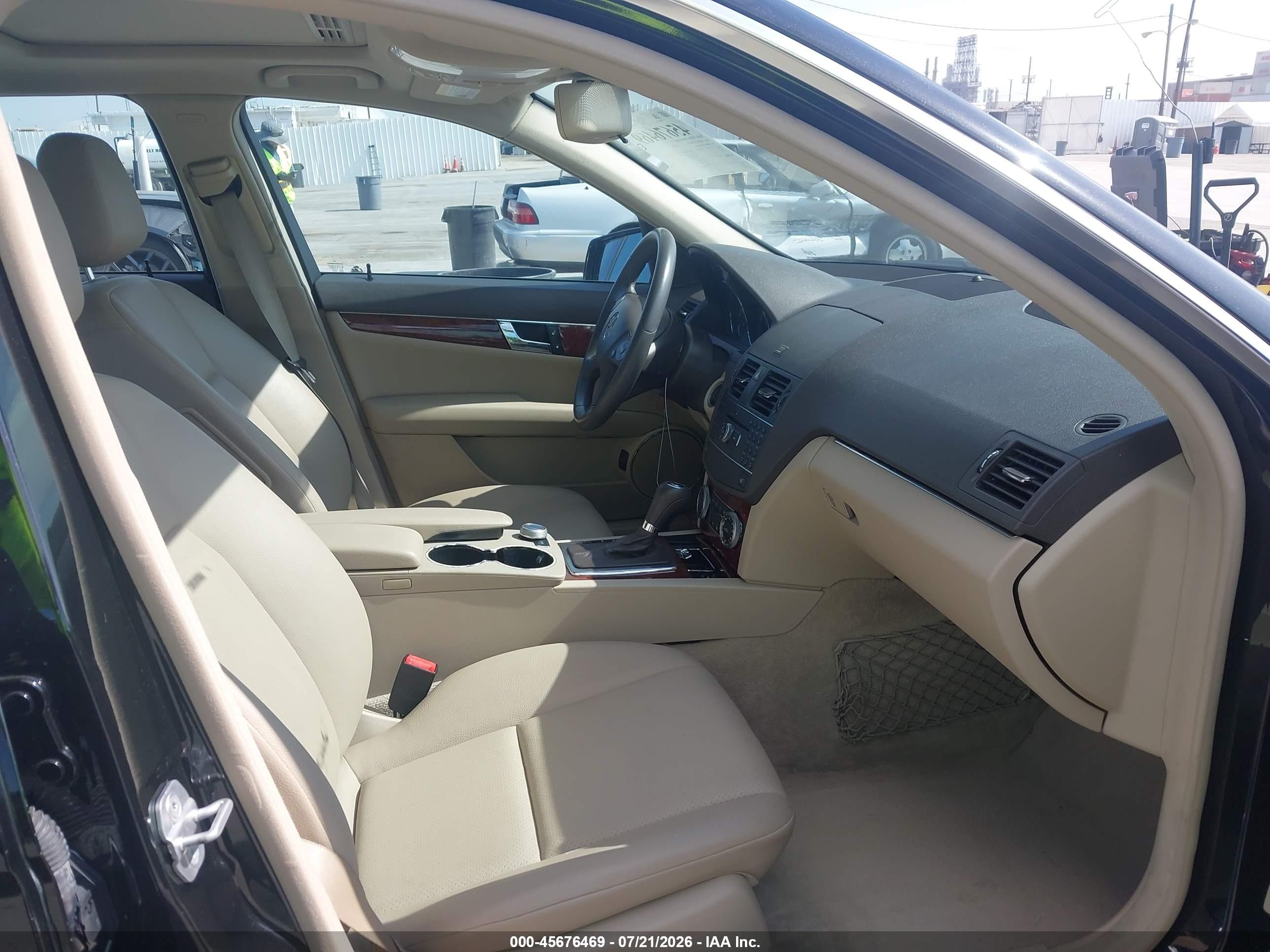 2011 Mercedes-benz C 300 Luxury Black vin: WDDGF5EB7BR151863