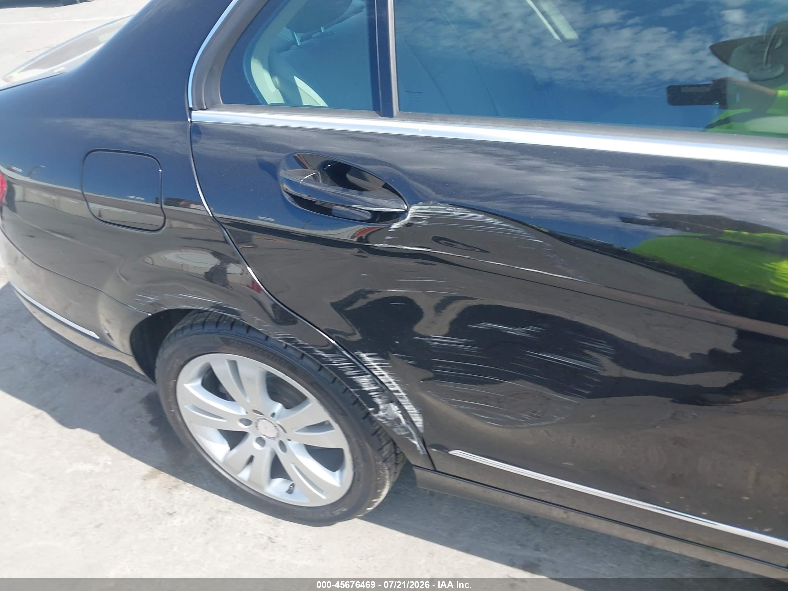 2011 Mercedes-benz C 300 Luxury Black vin: WDDGF5EB7BR151863