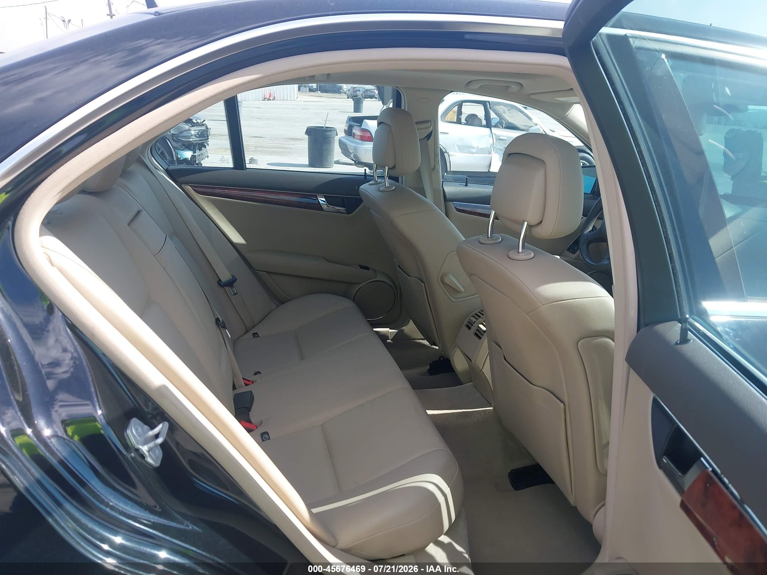 2011 Mercedes-benz C 300 Luxury Black vin: WDDGF5EB7BR151863